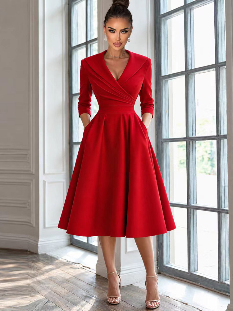 Robe de bal en satin col en V manches 3/4 plissée
