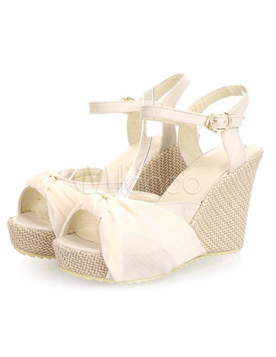 El zapato color marfil, delicado y combinable - Mujer Chic