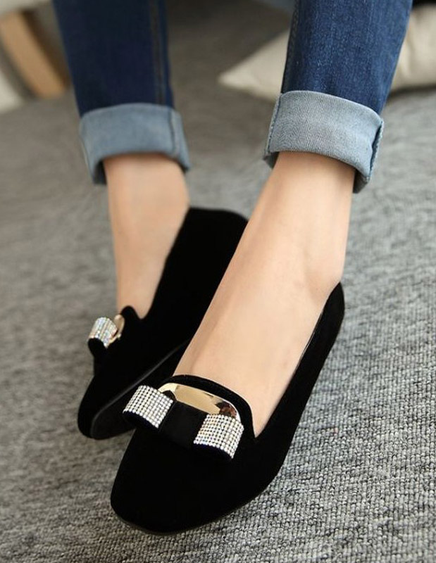 round toe suede flats