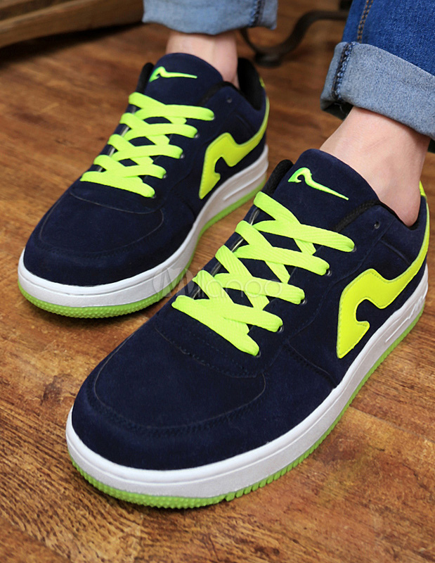 round toe sneakers