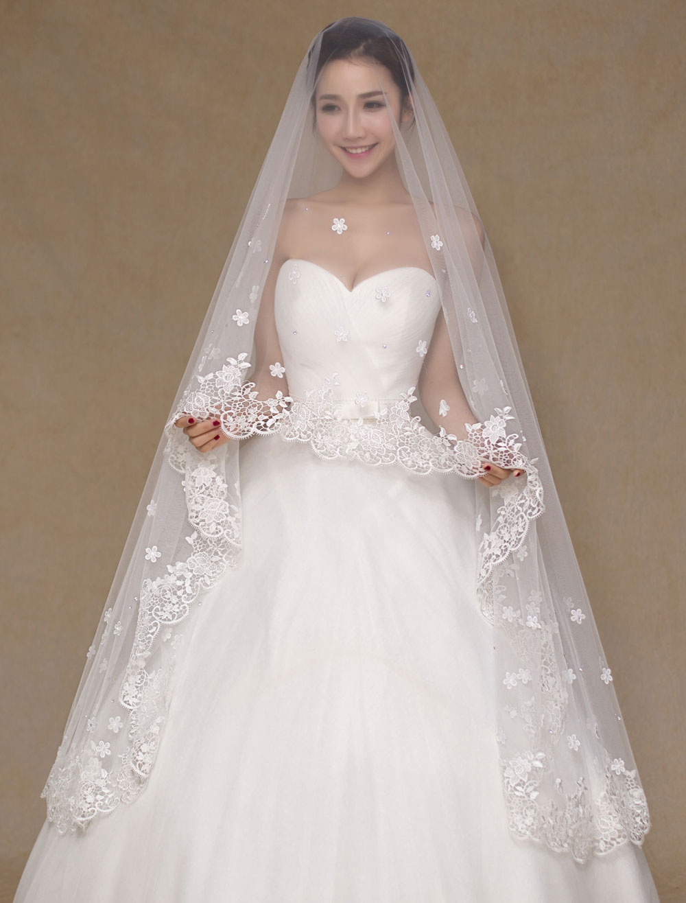 YIPEISHA One Tier Long Elegent Wedding Veil Bridal Veil with Lace Appliques Embroidery ivory
