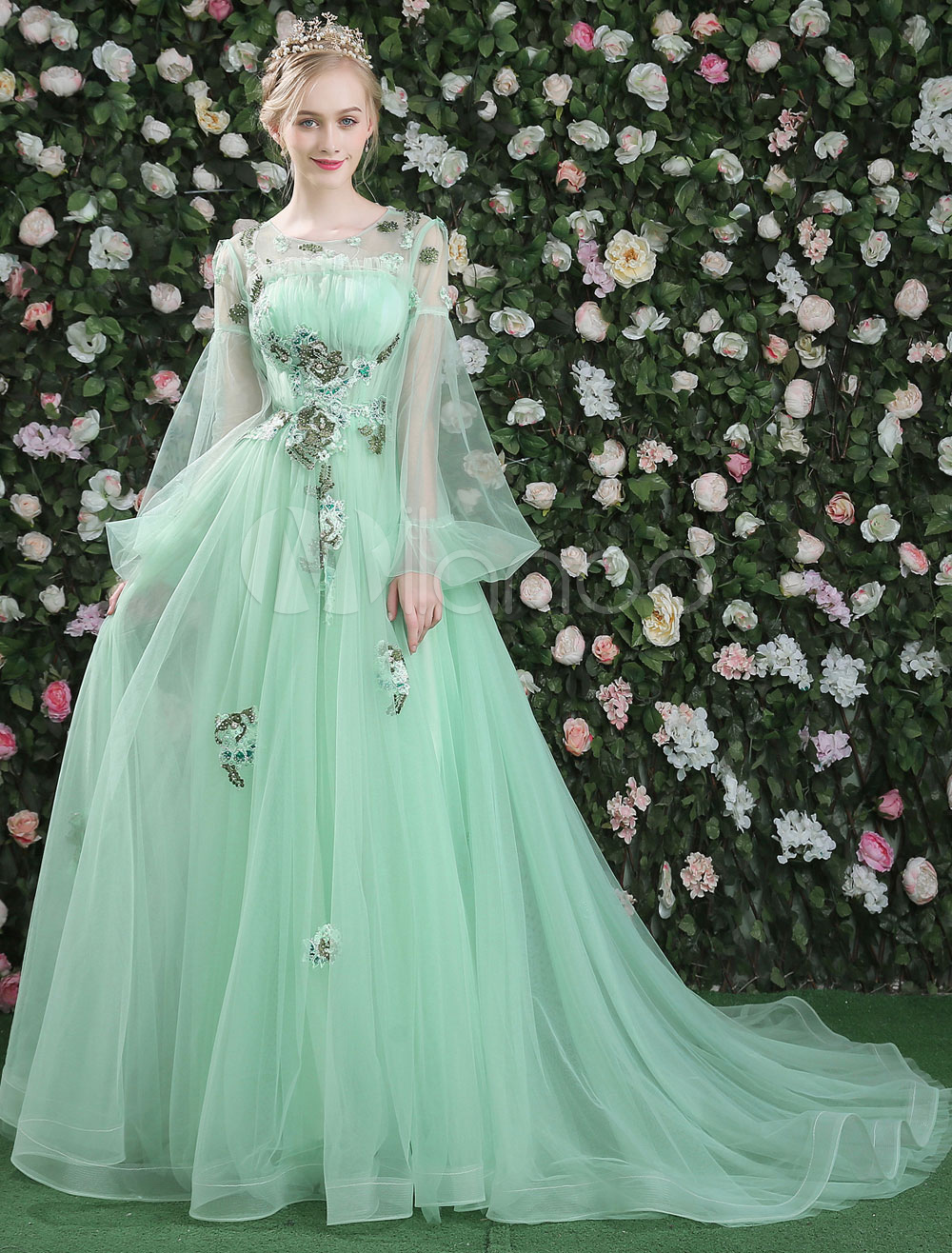Robes de soirée de luxe en satin mat avec strass A-ligne ...