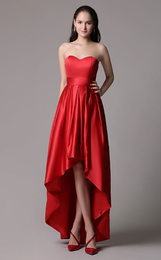 abito rosso corto davanti e lungo dietro