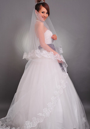 Voile chapelle 2 couches en tulle brodé forme de cascade