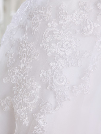 Günstiges Brautkleid 2025 aus Netz mit Rundkragen in Weiß