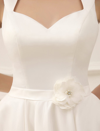 Kurz Hochzeitskleider 2025 Satin 1950's Vintage Brautkleid Queen Anne Neck Open Back Spitzenbesatz Blumen Schärpe Hochzeitsempfangskleid Milanoo