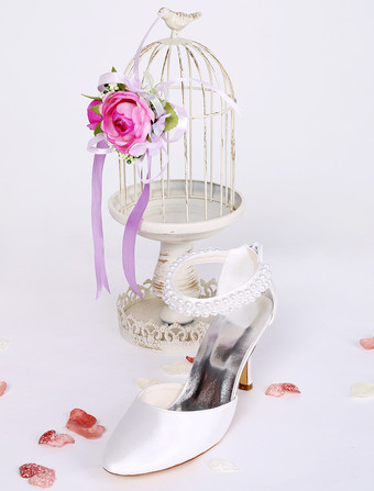 ホワイトウェディングシューズ　2025　サテン　ポインテッドトゥ　パール　アンクルストラップ　ブライダルシューズ　サテン　ハイヒール