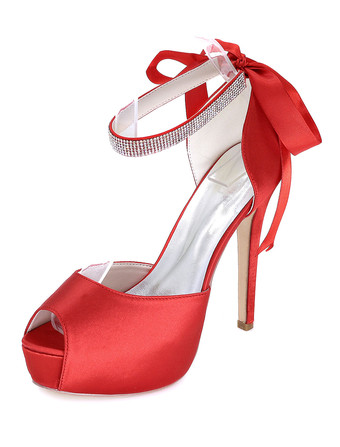 レッド ピープ　ウェディングシューズ　2025　プラットフォームサンダル　レディースハイヒール　アンクルストラップ　ラインストーン　サテン　ブライダルシューズ