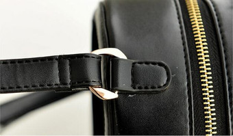 ロリィタバッグ　ブラック　ゴシック　フェイクレザー　アクセサリー　金属飾り　動物柄　