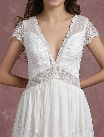 夏ウェディングドレス　2025　ボーホースタイル　ビーチウェディングガウン　レースビーズシフォン　ディープVネック　キャップスリーブ　Aライン　イリュージョンバック　７分丈ブライダルドレス