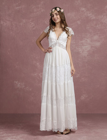 夏ウェディングドレス　2025　ボーホースタイル　ビーチウェディングガウン　レースビーズシフォン　ディープVネック　キャップスリーブ　Aライン　イリュージョンバック　７分丈ブライダルドレス