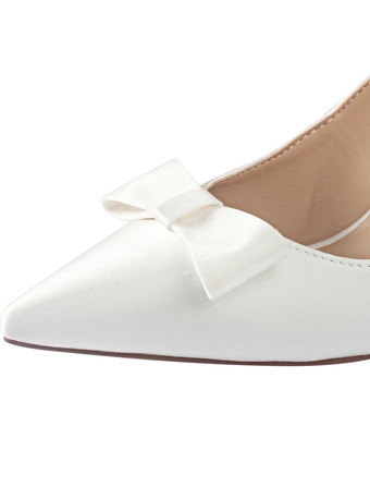 ウェディングシューズ　フェイクシルク　ポインテッドトゥ　アイボリー　スティレットヒール　リボン　ウェディングパーティー　