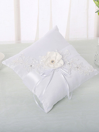 リングベアラーピロー白いレースの花リボンの結婚式の枕
