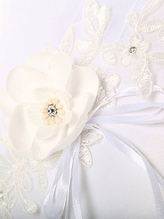 リングベアラーピロー白いレースの花リボンの結婚式の枕