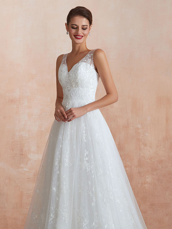 Robe de mariée trapèze ivoire en tulle col V zip sur dos à traîne robe de mariage