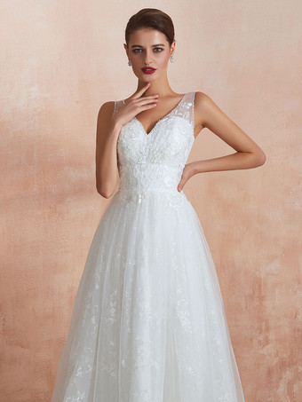 Robe de mariée trapèze ivoire en tulle col V zip sur dos à traîne robe de mariage