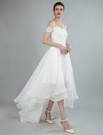 Robe de mariée simple hors de l'épaule en dentelle haut-bas jupe asymétrique en organza Robe de mariage