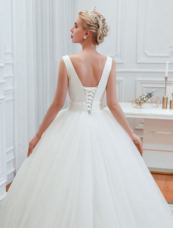 Prinzessin Wedding Dress 2025 Ballkleid mit V-Ausschnitt  ärmellose  natürliche Taille  Gerichtszug  Brautkleider  kostenlose Anpassung