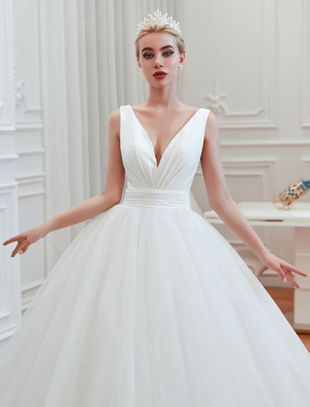 Prinzessin Wedding Dress 2025 Ballkleid mit V-Ausschnitt  ärmellose  natürliche Taille  Gerichtszug  Brautkleider  kostenlose Anpassung