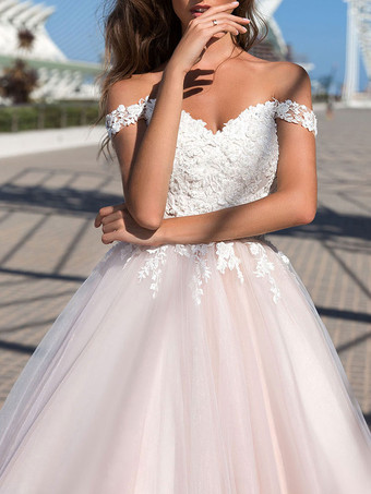 Robe de mariée princesse ivoire en tulle hors de l'épaule jupe plissée à traîne robe de mariage
