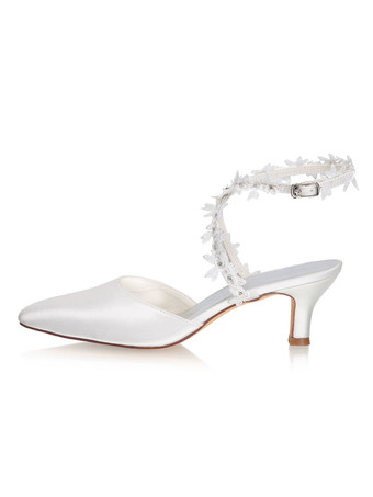 エレガントウェディングシューズサテンアイボリーポインテッドトゥフラワー子猫ヒール2.2 "ブライダルシューズ