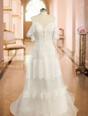 ホワイトボーホーウェディングドレス　2025　Aライン　深いvネック　ストラップ　レース　半袖ブライダルガウン　ビーチウェデイングドレススウィープトレーン付き