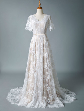 レース ウェディングドレス シャンパン ウェディングドレス Aライン 二次会 披露宴 結婚式 Vネック レース ブライダル 花嫁 半袖 スウィープトレーン ウェディング ナチュラルウェストライン バックレス サッシュ ガーデン ビーチ オーダーメイドも可能