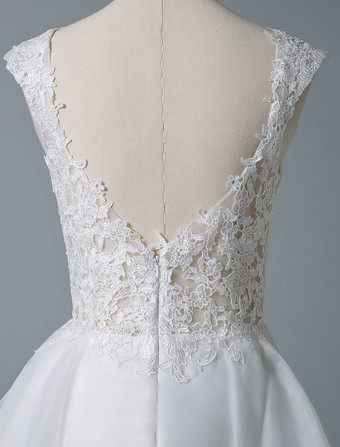 Robe mariée courte col rond en dentelle jupe à plusieurs niveaux au dessus de genou Robe de mariage