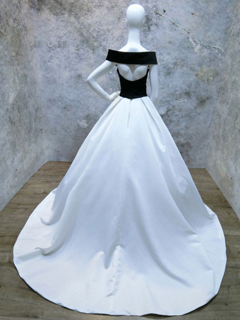 ホワイトゴシックブラックのウェディングドレスサテン A ラインオフショルダー半袖ブライダルガウントレーン無料カスタマイズ