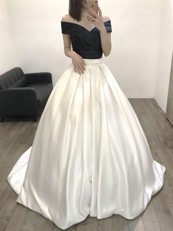 ゴシックブラックのウェディングドレスサテン A ラインオフショルダー半袖ブライダルガウントレーン無料カスタマイズ