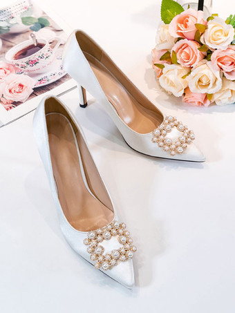 女性のイブニングシューズ白先のとがったつま先真珠サテンパーティーシューズ