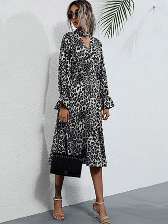 Сексуальная Блондинки В Леопардовом Платье И Белье