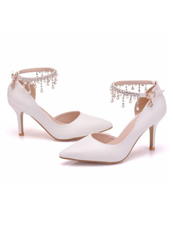 女性の白いパンプスは先のとがったつま先の真珠でスリップしますシックなロートップスチレットヒール