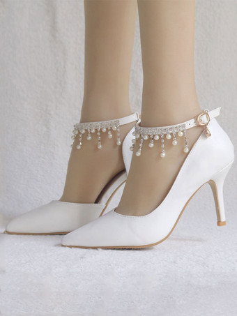女性の白いパンプスは先のとがったつま先の真珠でスリップしますシックなロートップスチレットヒール