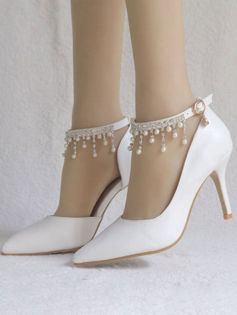 女性の白いパンプスは先のとがったつま先の真珠でスリップしますシックなロートップスチレットヒール