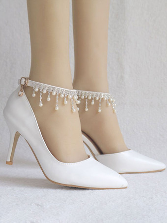 女性の白いパンプスは先のとがったつま先の真珠でスリップしますシックなロートップスチレットヒール