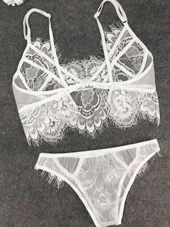 2ピースランジェリー女性の白いレースのブラとパンティー
