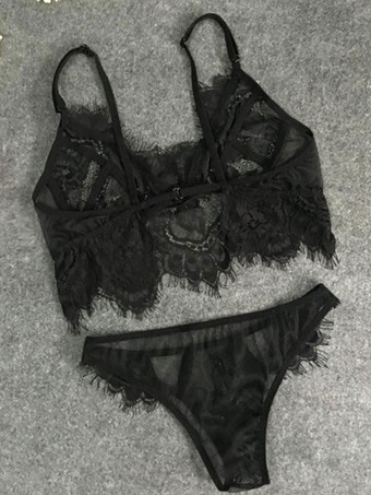 2ピースランジェリー女性の白いレースのブラとパンティー