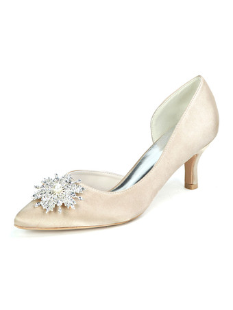 シャンパンカラーウェディングシューズアイボリーサテンパールポインテッドトゥスリップオンキトンヒールブライダルシューズ