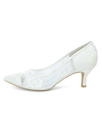 結婚式の靴レースアイボリー先のとがったつま先子猫ヒールスリップオンブライダルヒール