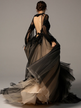 黒のウェディングドレス A ライン ジュエル ネック 長袖 チュール レース トレーン ブライダル ドレス無料カスタマイズ