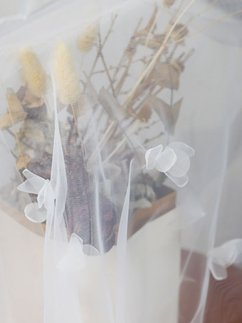 Voiles de mariage ivoire Fleurs à deux niveaux Tulle Bord coupé Voile de mariée classique