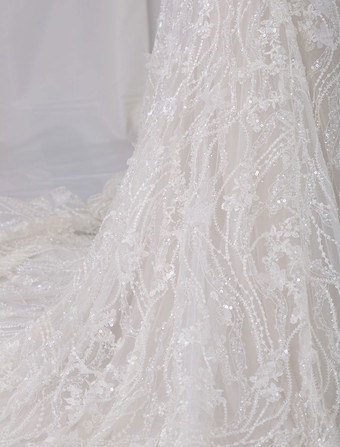 トレインスリーブレスバックレスレーススクエアネックロングブライダルガウンとアイボリーのウェディングドレス