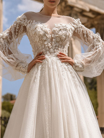 アイボリーのシンプルなウェディングドレス、電車のAラインジュエルネック長袖レースブライダルガウン