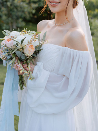 ホワイトのシンプルなカジュアルウェディングドレス、トレーン付き、Aライン、バトーネック、長袖、バックレス、ジッパー、シフォンブライダルドレス、無料カスタマイズ