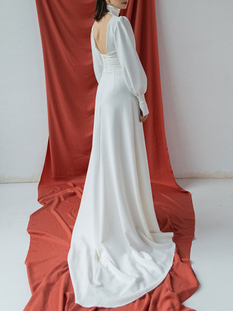 白いシンプルなウェディングドレスサテンのような伸縮性のあるシルクハイカラー長袖カットアウトAラインブライダルガウン