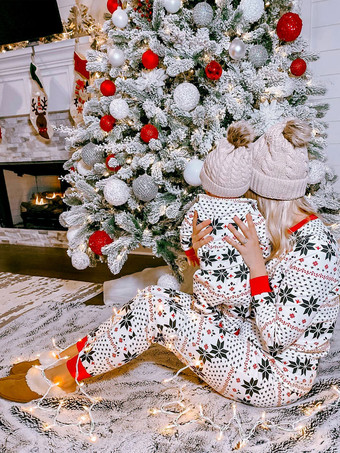 大人のポリエステルホワイトクリスマスパターンパンツトップ2ピースセットの家族のクリスマスパジャマ