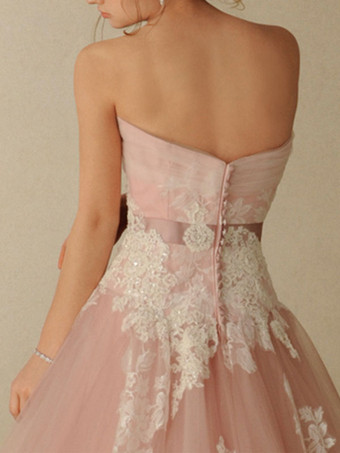 ピンクのウェディングドレスAラインストラップレスノースリーブバックレスナチュラルウエストサッシレーストレインブライダルガウン