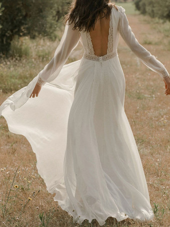アイボリーのシンプルなウェディングドレス Vネック 長袖 フロントスリット Aライン ブライダルガウン