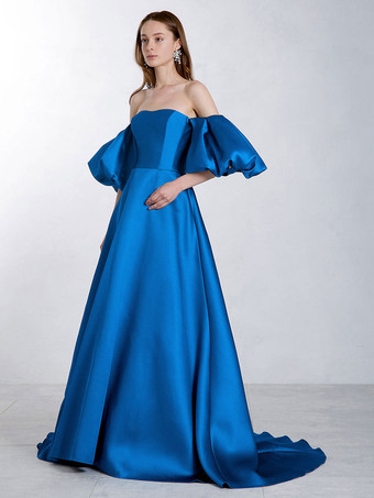 ダズリンブルートレインストラップレス半袖の青いウェディングドレスは、ナチュラルウエストサテン生地Aラインロングブライダルガウンをひもで締めます